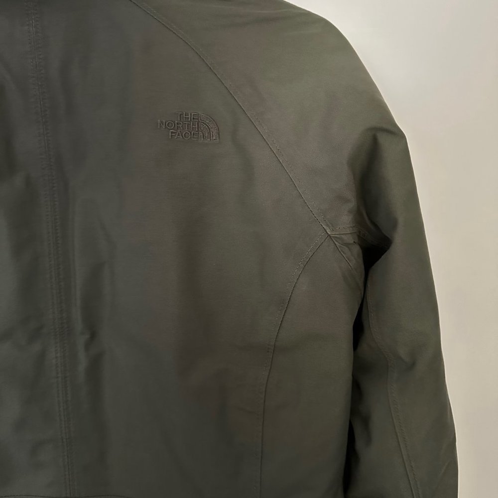 Women's North Face Parka - Olive Green - Size Medium - Super warm and cozy! - Picture 4 of 8